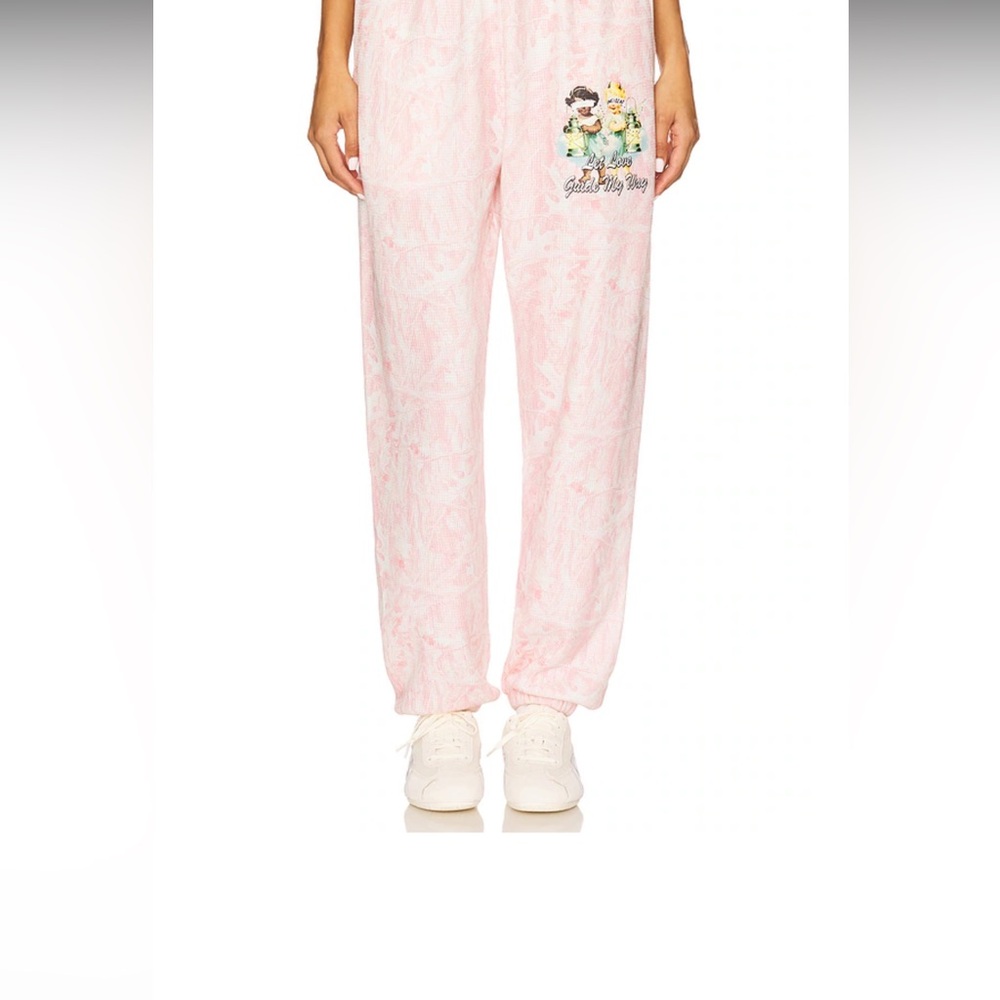 NWT- Boys Lie- Let Love Guide My Way Kimmy Pants in Pink
Size: Medium